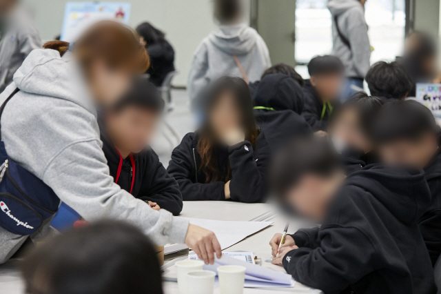학교 교직원 대상 고객 이해 강화 게이미피케이션 강의 기획 가치교육컨설팅 현장 사진